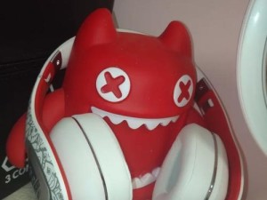 魔鬼猫头戴耳机（魅力四溢的音乐体验，只为心灵燃烧的瞬间）