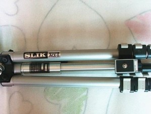 以竖立三脚架为主题的摄影技巧分享（提升摄影稳定性与画面效果，让你的照片更出彩）