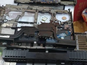 外星13人电脑拆机教程（以外星13人电脑为例，教你如何拆解和组装一台电脑）